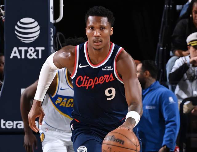 178足球直播在线观看免费-打疯了！快船最多领先23分：伦纳德轰20分4板，新星重伤离场